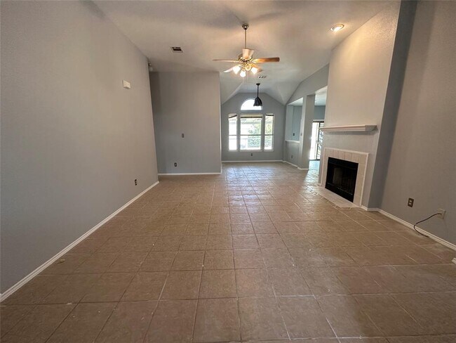 Foto del edificio - 303 Steeplechase Dr