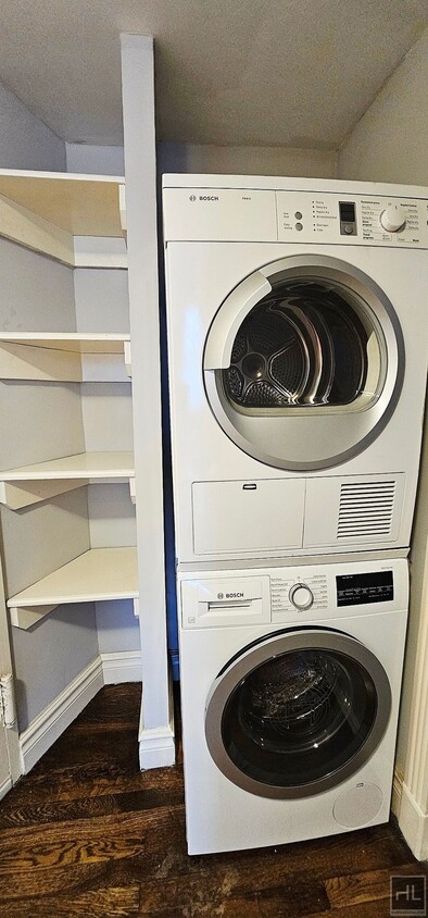 Building Photo - LeRoy Street