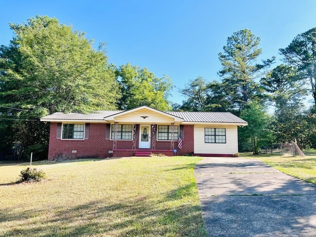 Building Photo - 4 bed, 3 bath home in Opelika!