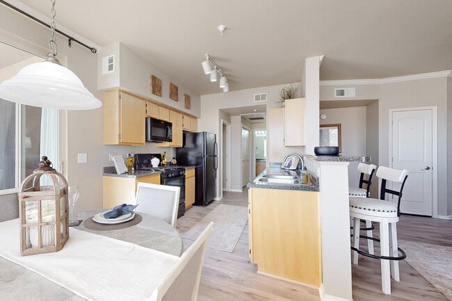 Ingrese a esta elegante cocina diseñada para la vida moderna, donde la funcionalidad se combina con el estilo. - Las Mananitas Apartments