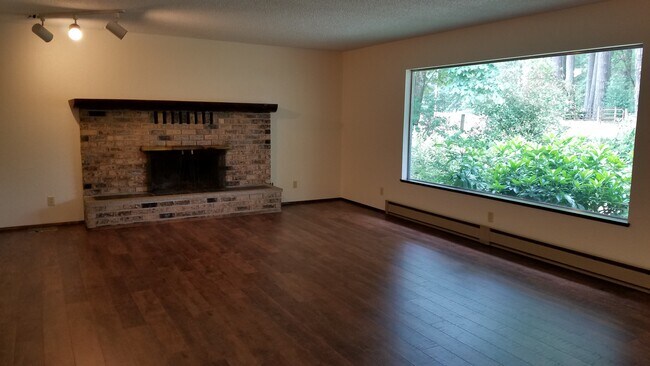 Foto del edificio - 11839 Glenwood Rd