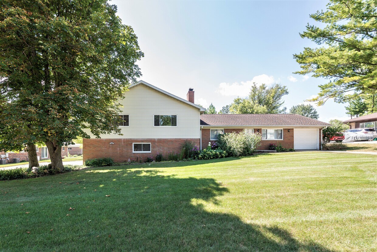 614 S Ann Arbor St Unit 614, Saline, MI 48176 Apartments in Saline