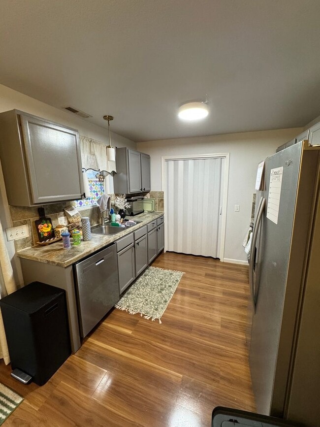 Building Photo - 3 Bedroom Home
