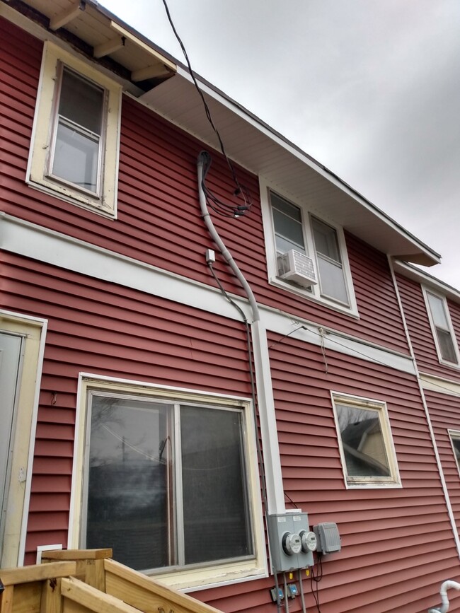 Building Photo - 406 E Beacon Ave