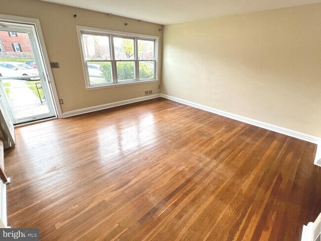 Foto del edificio - 908 Radcliffe Rd