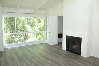 Building Photo - 4900 Overland Ave