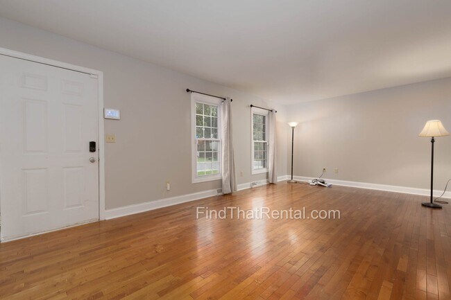 Foto del edificio - Freshly Painted, Pet-Friendly, Off-Street Parking, Walk to Carlisle HS!