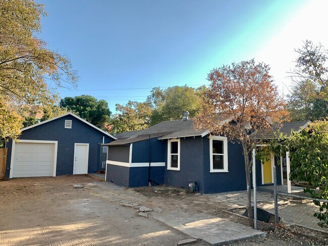 Foto del edificio - Spacious 3 bedroom 1 bath