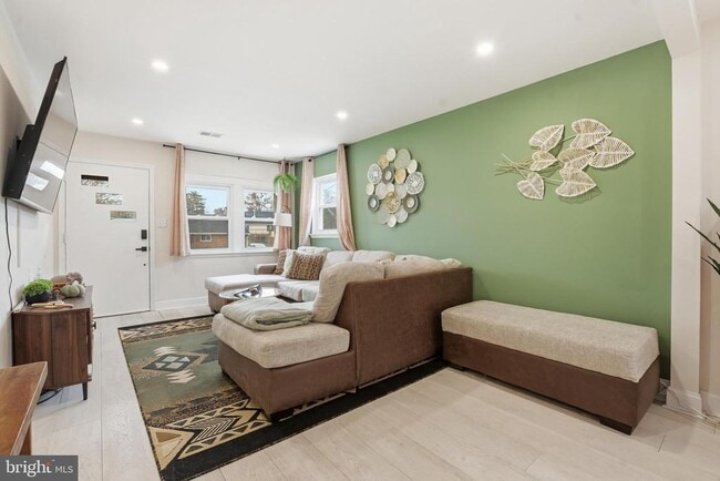 Foto del edificio - 7024 Lee Park Ct