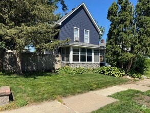 Building Photo - 304 10th Ave S