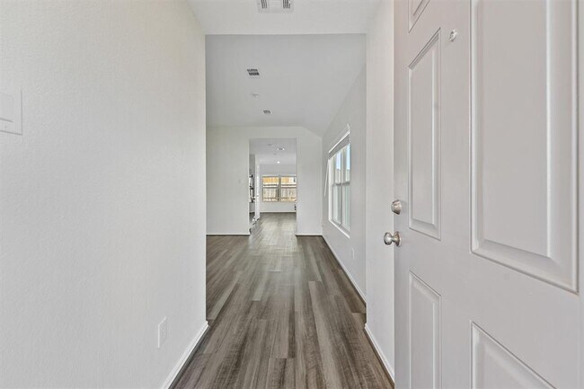 Foto del edificio - 8119 Blooming Meadow Ln