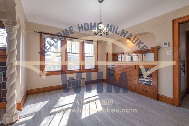 Building Photo - COMING SOON Welcome Home to this Charming ...