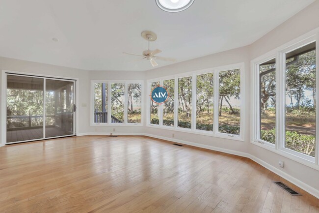 Building Photo - Tranquil 3-Bedroom Home with Marsh Views i...
