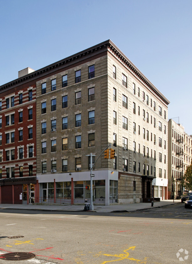 Primary Photo - Parkside Plaza Apts