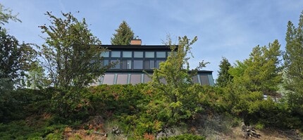 Building Photo - 1641 Ridgecrest Dr