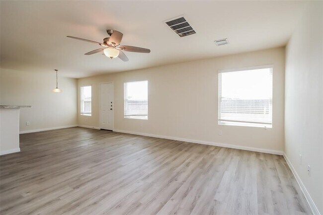 Building Photo - 6042 Peaceful Ridge Dr