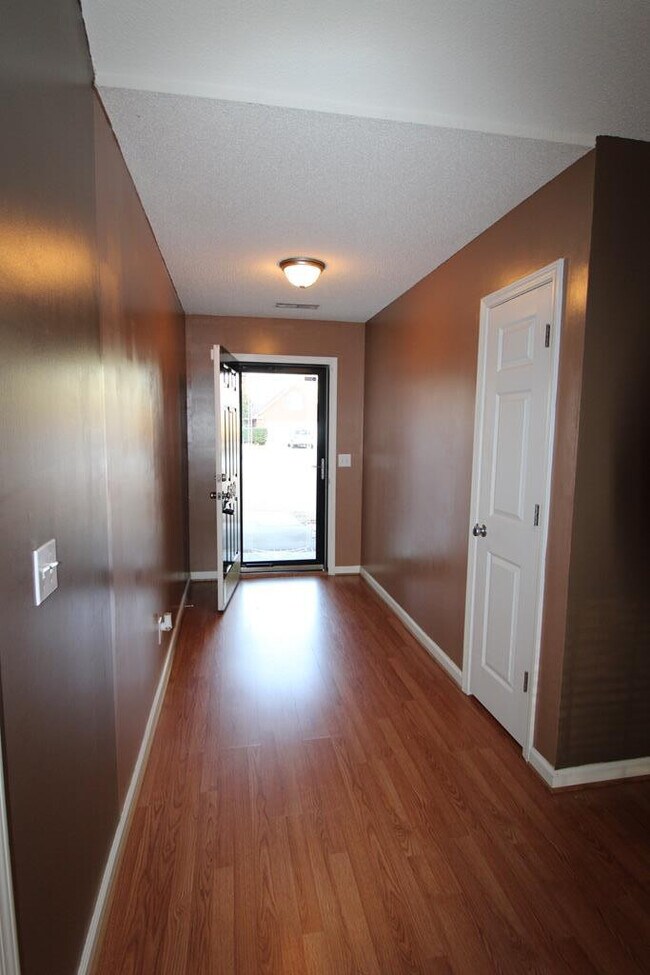 Foto del edificio - 280 Trillium Ln