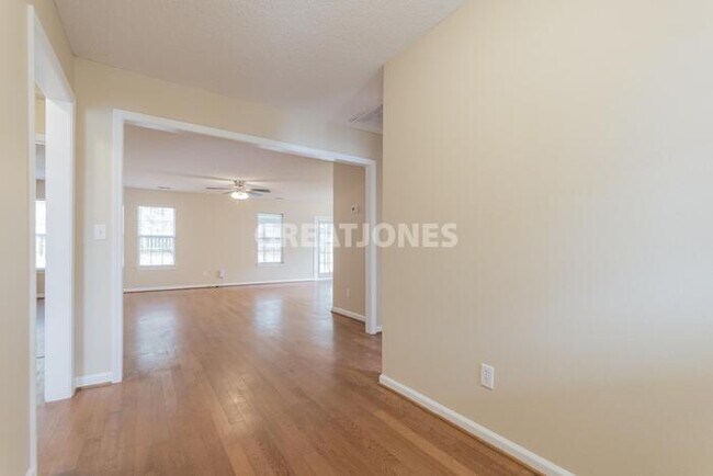 Building Photo - 414 Beech Branch Dr