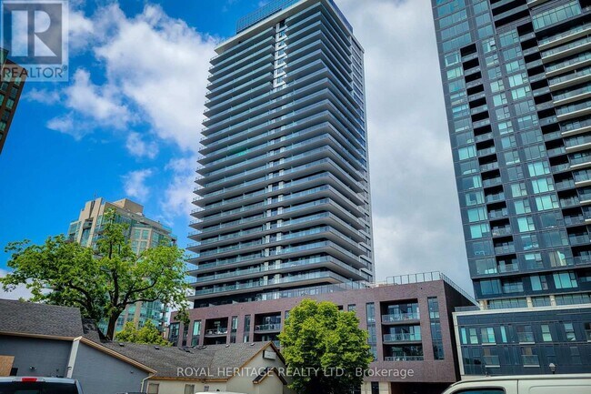 Photo du bâtiment - 2075 Lakeshore Rd.