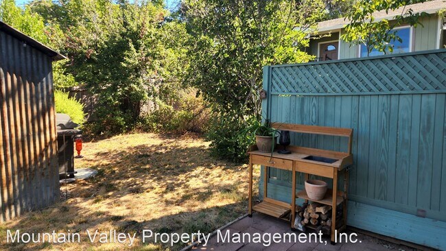 Building Photo - 2 br, 1 bath House - 126 W Empire Court