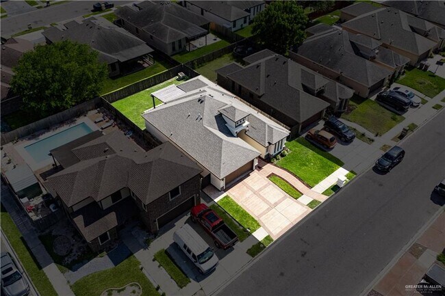 Building Photo - 308 Benites St