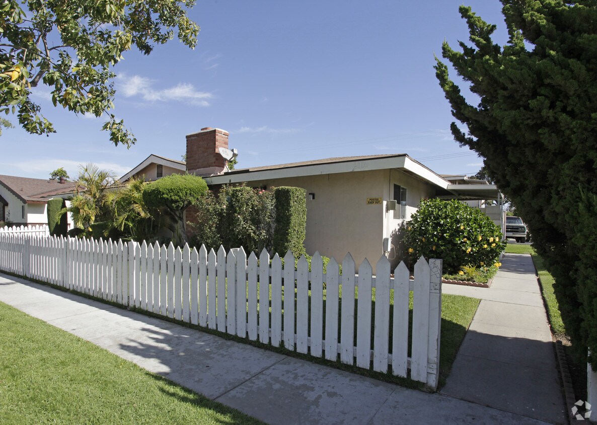 Primary Photo - 214 S Laxore St