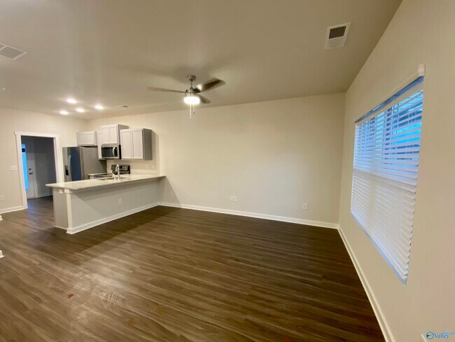 Foto del edificio - 338 Falling Water Ln SW