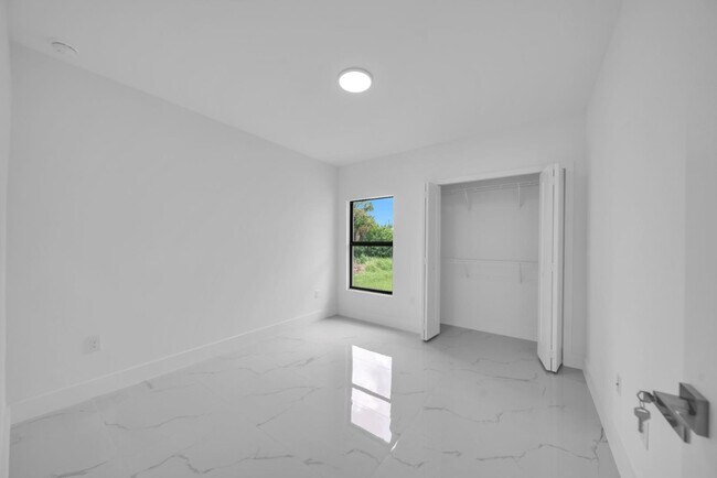 Foto del edificio - 2413 Quentin Ave S