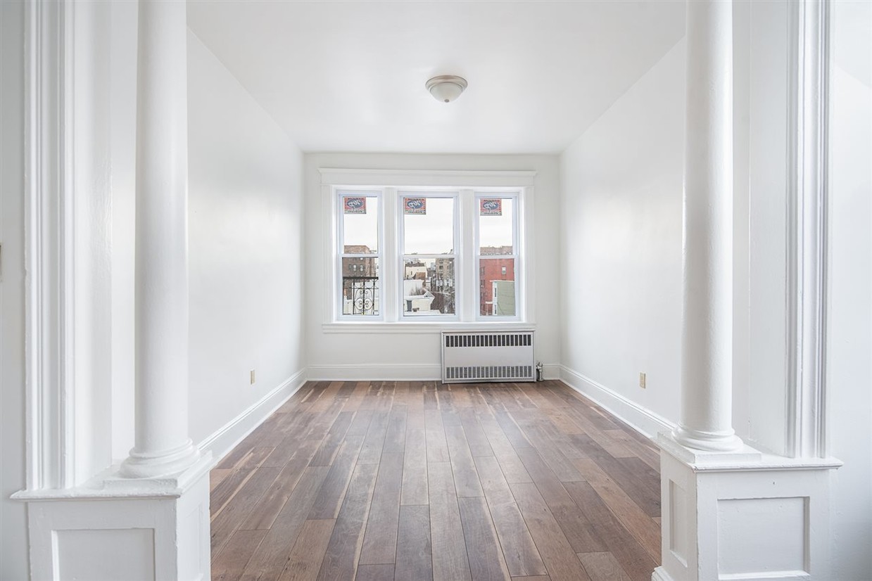 Foto principal - 120 Dekalb Ave