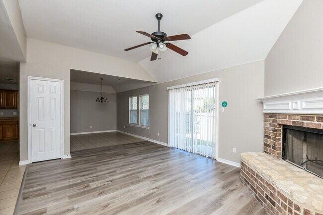 Foto del edificio - 409 Partridge Cir