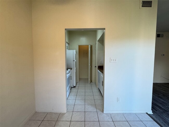 Building Photo - 6500 Harbor Town Dr