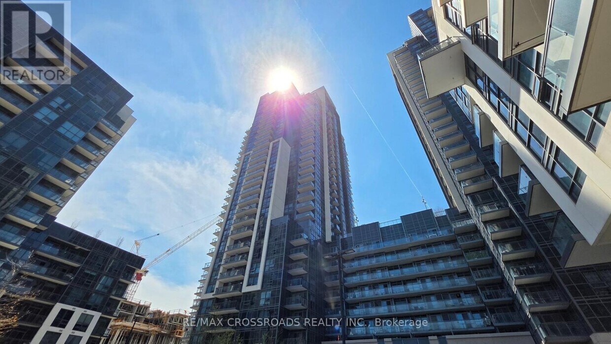 Photo principale - 20-820 Meadowglen Pl