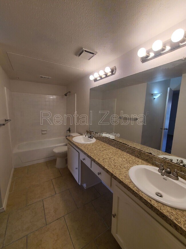 Foto del edificio - 4633 Carr St