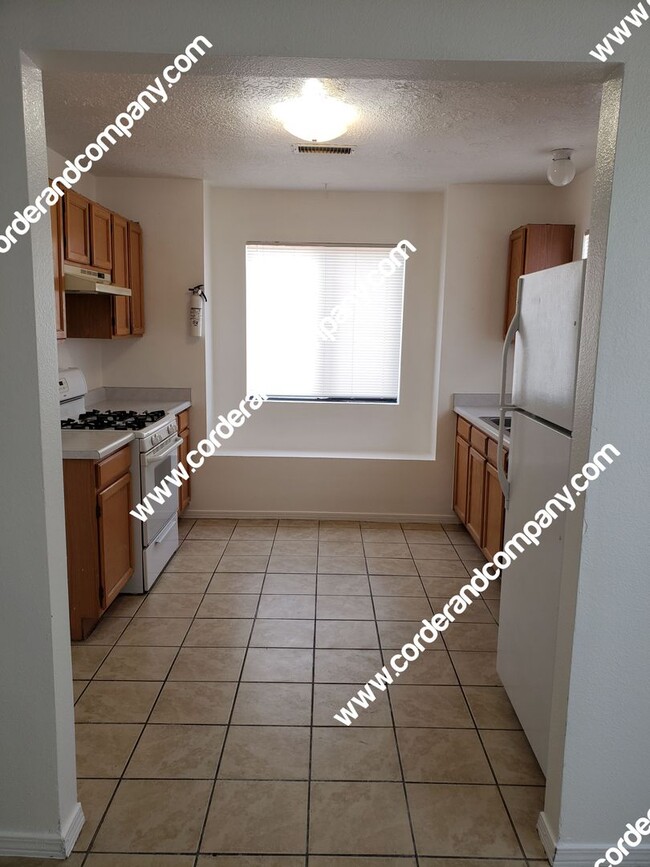 Foto del edificio - Beautiful 3 Bedroom, 2 Bathroom, 2 Car Gar...