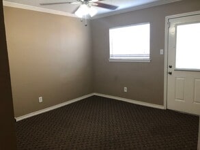 Building Photo - 700 Chalet Ct