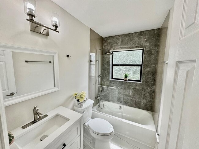 Foto del edificio - 1783 Lauderdale Manor Dr