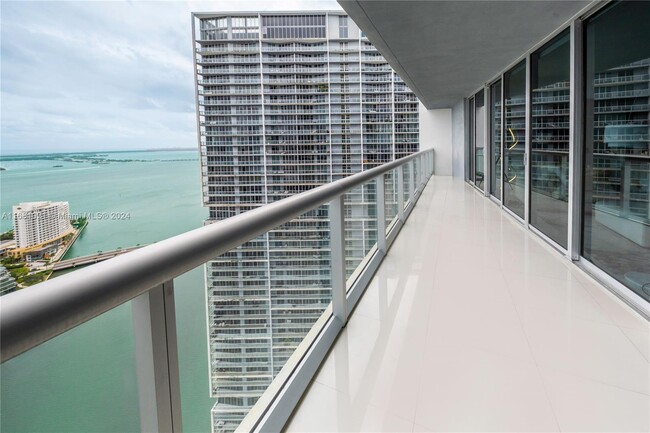 Foto del edificio - 465 Brickell Ave