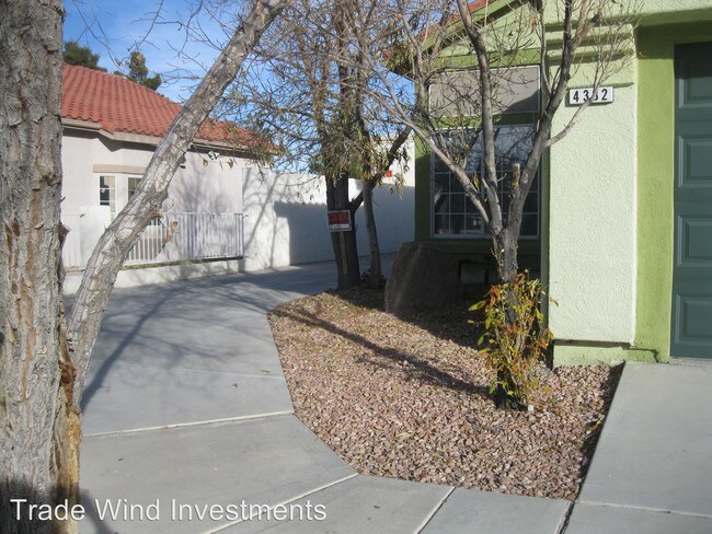 Foto del edificio - 5 br, 2.5 bath House - 4332 LAUREL HILL DR