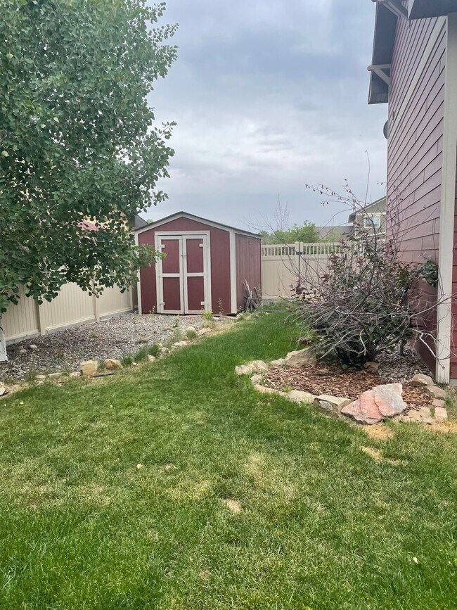 Foto del edificio - 5 bed 3 bath home in the Heights!