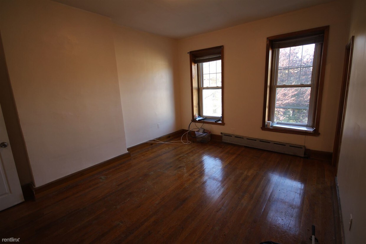 Primary Photo - 462 Bainbridge St