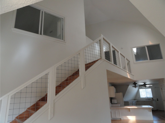 Foto del edificio - Spacious 2 story home located in West Golden Hills