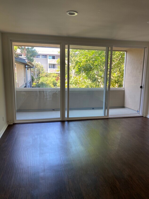 Sala de estar - 6625 Green Valley Cir