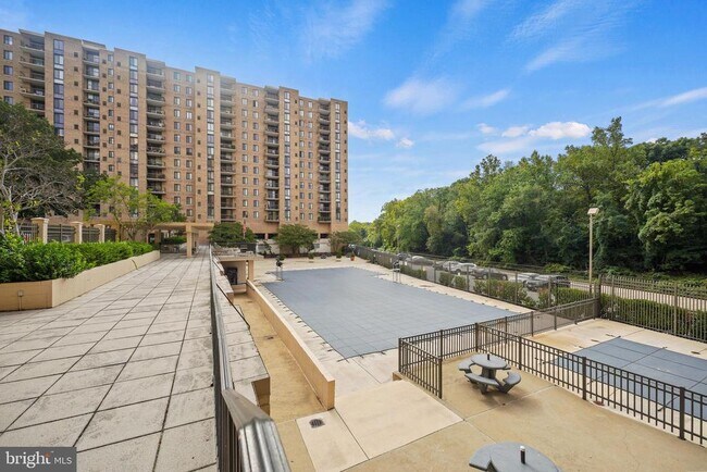 Foto del edificio - 4600 S Four Mile Run Dr