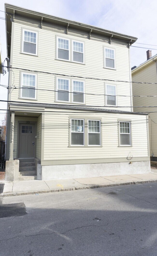 Building Photo - 42 Merriam St