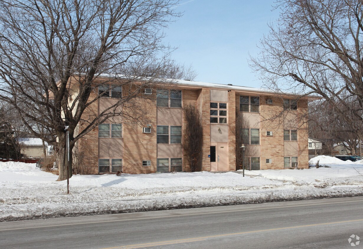 Primary Photo - 3157 Douglas Dr N