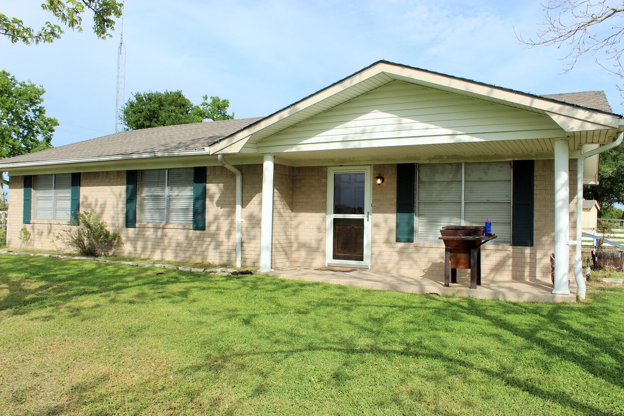 6573 Adamek Rd, Brenham, TX 77833 House Rental in Brenham, TX