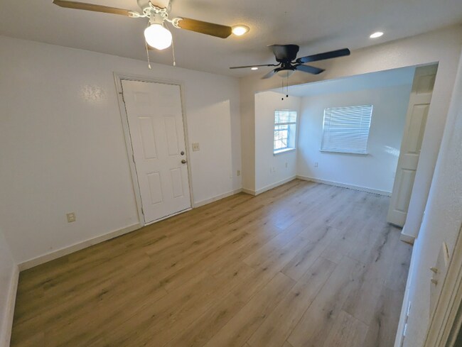 Building Photo - 1501 14th Ave W