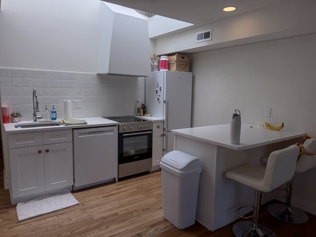 Photo - 1934 Green St Apartment