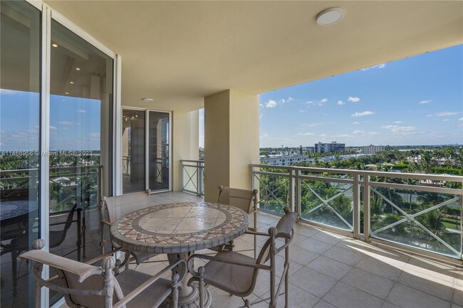 Foto del edificio - 445 Grand Bay Dr