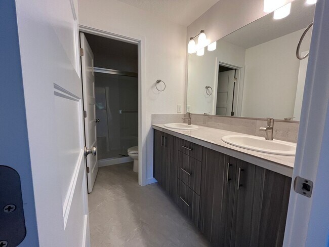 Foto del edificio - 1546 E 3rd St